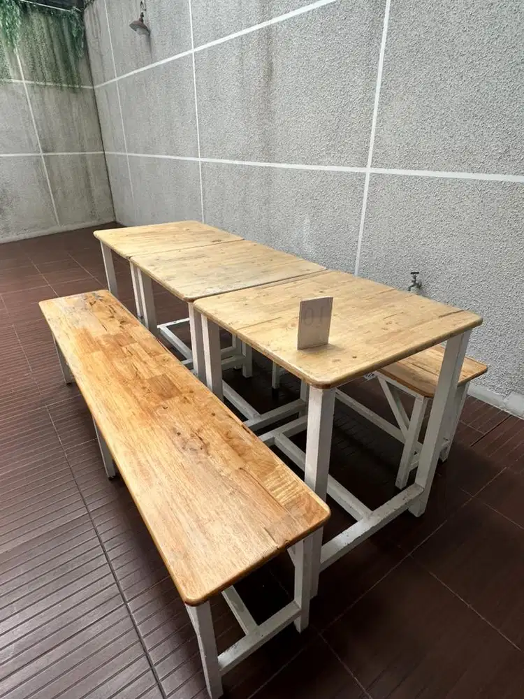 meja dan kursi cafe