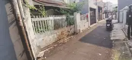 Rumah Hitung Tanah Akses Jalan 1 Mobil Lokasu Strategis di Tebet Timur