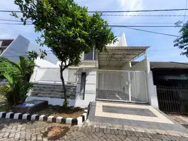 Rumah minimalis 2 lantai Kutisari indah Utara Kondisi Siap Huni