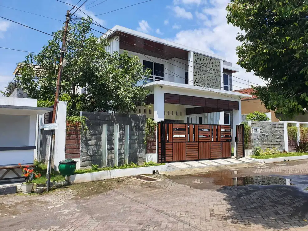 DIJUAL RUMAH MEWAH TLOGOMAS