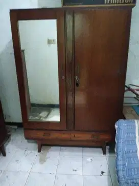 Lemari Pakaian Kaca Kayu Jati
