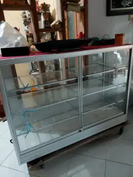 Etalase bekas 1.5mtr