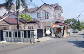 DIJUAL RUMAH 2 LANTAI STRATEGIS