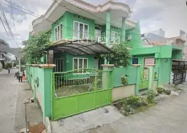 Rumah Keluarga Besar Di Kelapa Gading 6 KT Rooftop & Halaman Luas