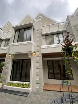 Rumah Ala Castil Eropa Di Setraduta Ciwaruga Dekat Pasteur Bandung KPR