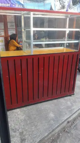 Meja Etalase Kaca