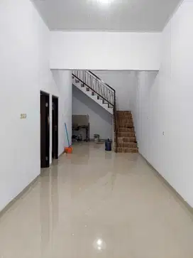 Rumah Second, Bangunan Baru 1 1 2 Lt, Diharapan Indah 1