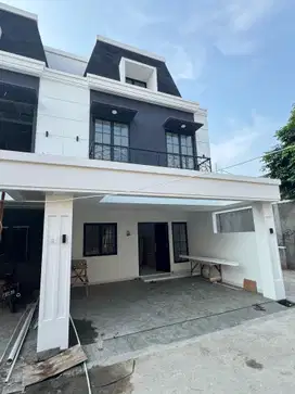Rumah Dua Lantai Sangat Bagus di Pancoran
