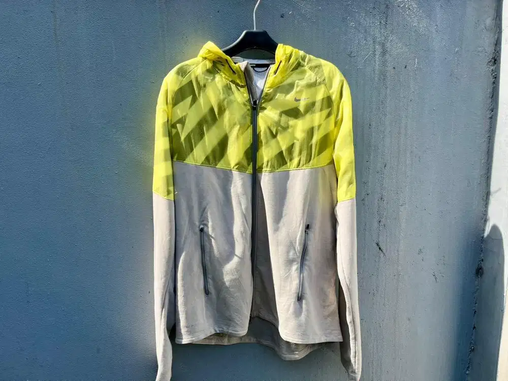 Jaket Running Nike