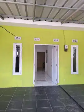 DI KONTRAKAN RUMAH GRIYA CIGANITRI 10 MENIT KE PINTU TOLL BUAH BATUM