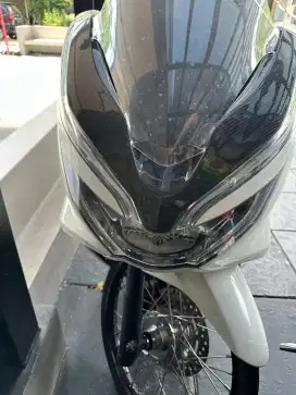 Dijual honda pcx warna putih 2020
