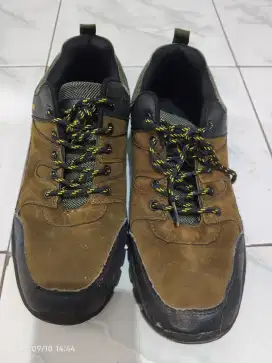 Sepatu Gunung Masih Bagus