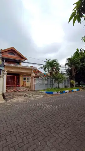 Dijual Rumah Strategis Posisi Hook di Blok Depan PBI Araya, Malang