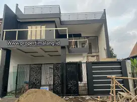 Dijual rumah villa ada kolam renang dekat wisata