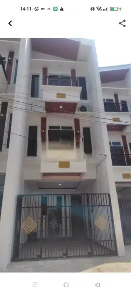 RUMAH BARU SIAP HUNI 3 LANTAI DURI KEPA