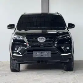 Toyota Fortuner Vrz 2.8 A/T 2022 hitam 2023