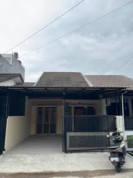 Disewakan Rumah Nyaman Terawat di Taman Holis Indah