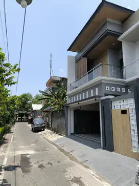 Rumah baru 2 lantai karangasem jajar Surakarta