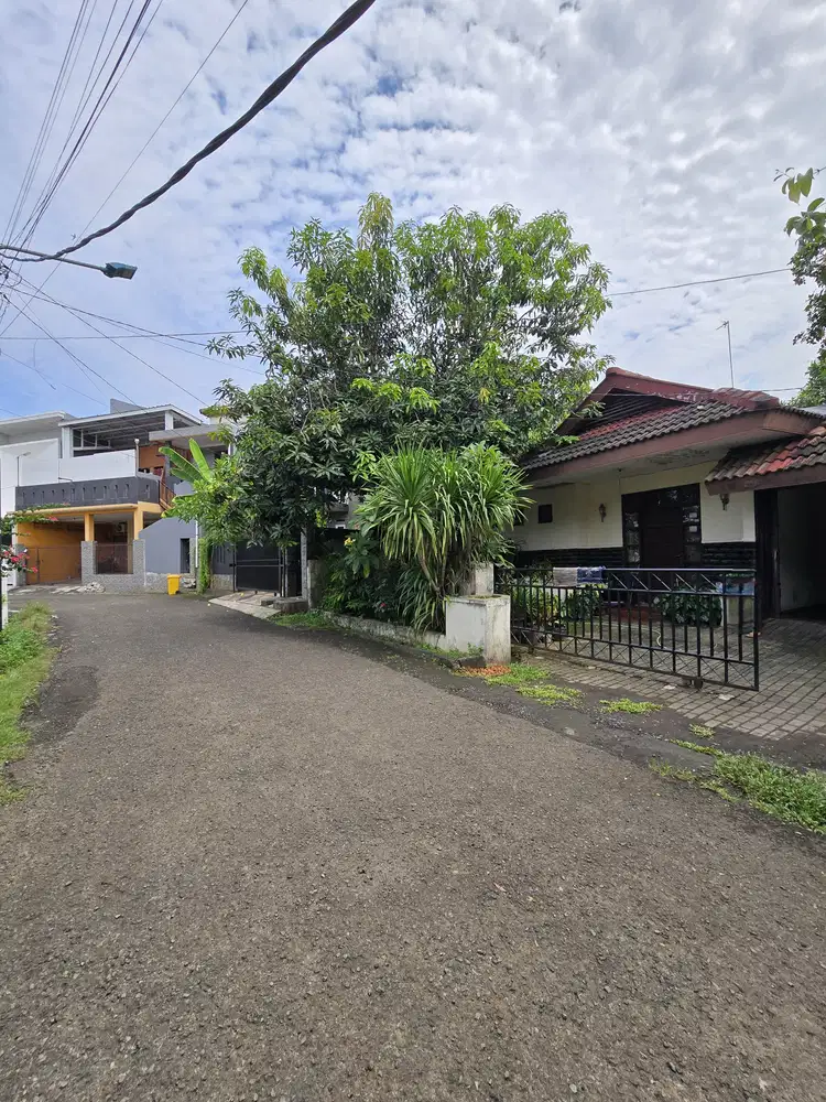 TURUN HARGA Rumah Lama Hitung Tanah Dalam Komplek Area Cipinang Jakart