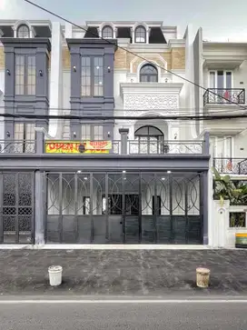 Rumah Baru Mewah Pinggir Jalan Raya Akses Strategis Di Jagakarsa