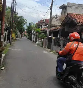 DI KONTRAKAN RUMAH LUAS DEKAT BORMA CIWASTRA BUAH BATU