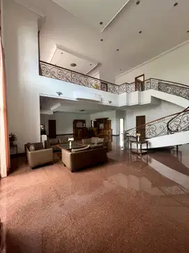 Dijual Rumah Luas Lux Plus Kolam Renang dalam Komplek dekat UPI Bandun