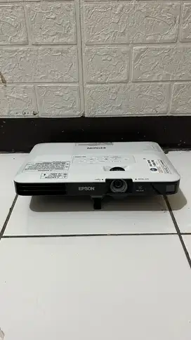 Proyektor Epson EB-1785W