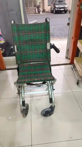 Dijual cepat Kursi Roda Portable bisa untuk travelling, bisa dilipat