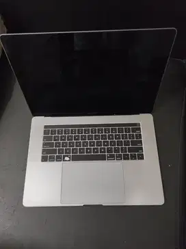 MacBook Pro 2018 15 inch core i7