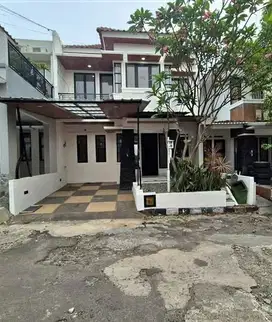 Rumah Cantik Siap Huni di Kintamani Village Jagakarsa
