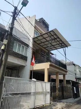 Dijual rumah 4lantai kelapa Nias kelapa gading