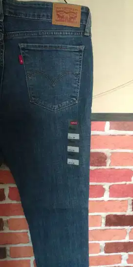 Celana Wanita Skinny merk LEVI's