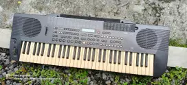Korg i5s arranger keyboard