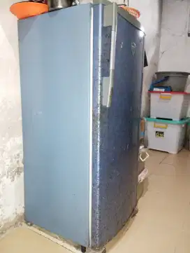 Kulkas 1 pintu Sharp bagus normal siap pakai
