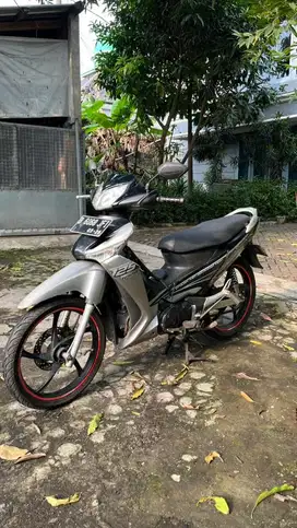 supra x 125 special ( WARNA SILVER HITAM LANGKAH)