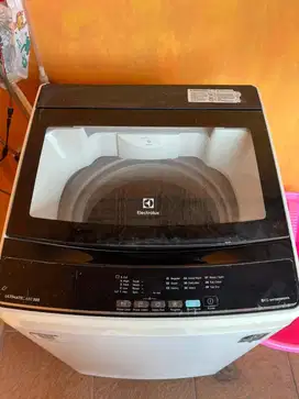 Electrolux Mesin Cuci 1 Tabung Top Loading 8 Kg EWT8078K6WA