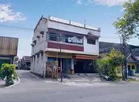 Rumah 2 Lt Hook Pinggir Jln Raya Ada Kamar Kos Strategis di Solo