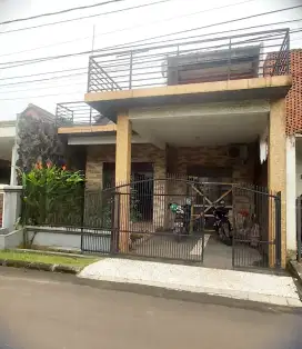 Dijual Cepat Rumah 2 Lantai Di Nusaloka BSD