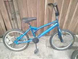 Sepeda BMX terpedo UK 20