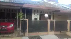 HARGA TERBAIK ! Rumah Cantik Tengah Kota Dalam Komplek Pekayon Indah