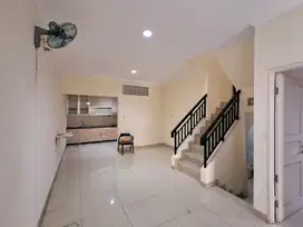 Rumah Green Mansion Jakarta Barat,semi furnished rapi
