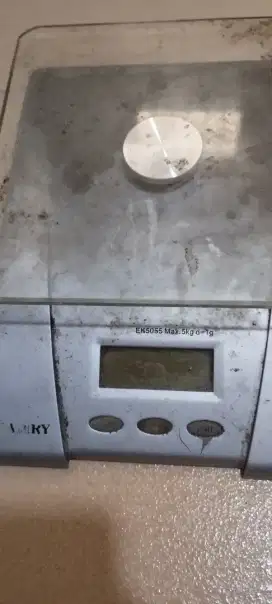 Timbangan digital merk Camry 5kg masih nyala bagus cuma agak kotor aja