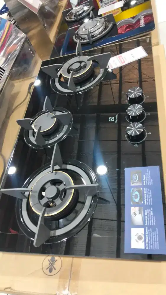 ELECTROLUX EHG7330BE 70CM 3TK BUILT IN HOB