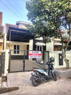 Disewakan rumah 2 lantai siap huni bumi Adipura Gedebage Summarecon