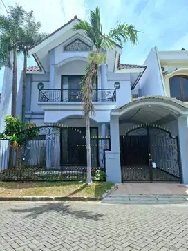 Dijual Rumah Pakuwon City Taman Mutiara 2 Lantai One Gate System