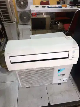 Unit AC dan pemasangan AC split merk Daikin inverter 3/4pk