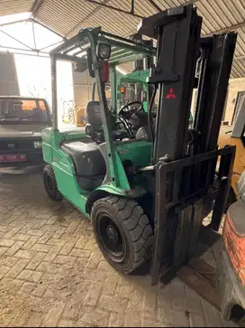 READY MITSUBISHI GRENDIA 3 TON MAST TRIPLE STAGE LANGSUNG PEMILIK