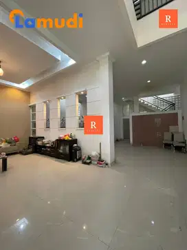 Dijual 3 lantai Muara Karang Lt 254m2 Lb 254m2