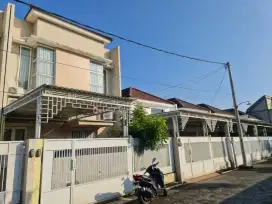 Rumah lantai 2 bukit Tengger regency daerah Manukan dekat foodjunction
