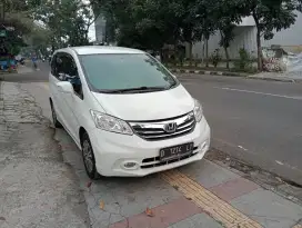 Freed E Psd matic At metik